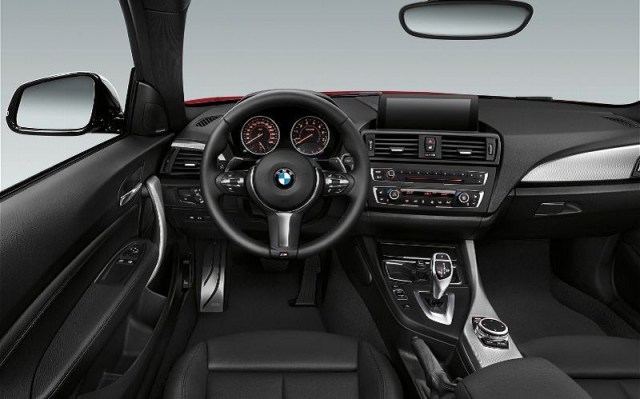 2014-BMW-M235i-Coupe-Interior